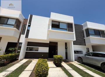 Casa · 140m² · 3 Recámaras · 2 Estacionamientos · Renta Casa Amueblada y Equipada en Cancun