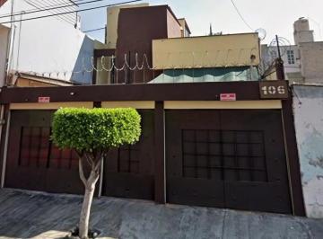 Casa de 4 habitaciones, Coyoacán · Casa en Venta en Coapa Cerca de Calzada de Tlalpan y Av División del Norte