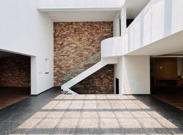 ffa6b9a02efb8c1dacbc6192e5296b0a18fba96d285c2d0369780ad779aa220d · Casa Remodelada en Venta en Lomas de Reforma | con Vigilancia