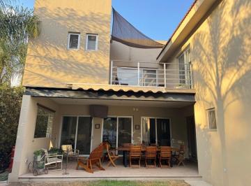 Casa de 4 habitaciones, Corregidora · Renta de Casa en Balvanera Golf Polo Country Club