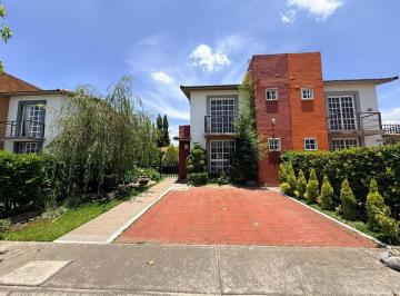 Casa · 120m² · 2 Recámaras · 2 Estacionamientos · Casa en Venta en Villas del Campo