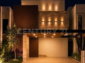 Casa · 385m² · 5 Recámaras · Venta Hermosa Residencia en Via Cumbres Cancun Dm0326