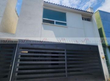 Casa · 200m² · 3 Recámaras · 2 Estacionamientos · Casa en Venta en Paseo de Cumbres