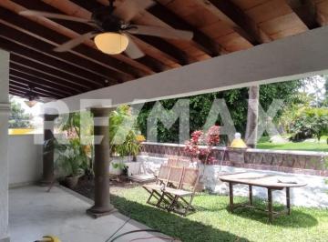 Casa · 300m² · 3 Recámaras · 2 Estacionamientos · Casa en Venta en Morelos, Burgos Cuernavaca