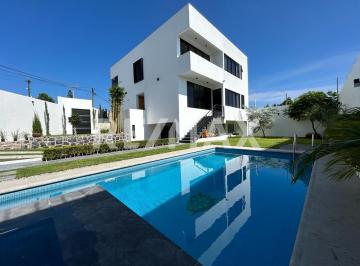 Casa · 500m² · 3 Recámaras · 2 Estacionamientos · Casa en Venta en Morelos, Fraccionamiento Real de Oaxtepec