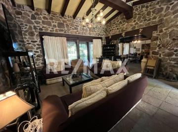 Casa · 645m² · 3 Recámaras · 4 Estacionamientos · Casa en Venta en Morelos, Yautepec