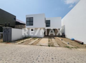 Casa · 260m² · 3 Recámaras · 2 Estacionamientos · Casa en Venta en Morelos, Tlayacapan