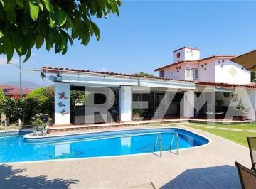 Casa · 858m² · 9 Recámaras · 9 Estacionamientos · Casa de Oportunidad en Venta en Fraccionamiento Viveros de Cocoyoc