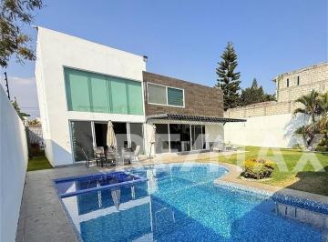 Casa · 366m² · 4 Estacionamientos · Casa Venta en Fraccionamiento Real de Oaxtepec