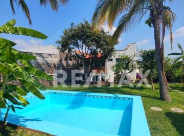Casa · 364m² · 4 Recámaras · 5 Estacionamientos · Casa en Venta en Morelos, Jardines de Tlayacapan