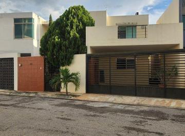 Casa de 4 habitaciones, Mérida · Casa en Renta 4 Habitaciones y Piscina en Altabrisa.