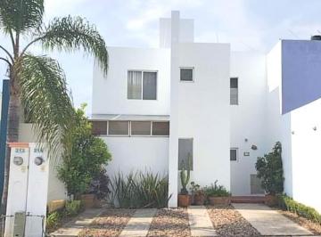 Casa en condominio · 135m² · 2 Recámaras · 2 Estacionamientos · Renta Casa Amueblada Zona Piva