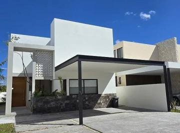Casa de 4 habitaciones, Mérida · Casa en Venta en Nortemerida. 4 Recámaras y 14 Paneles Solares. Mérida Yucatán