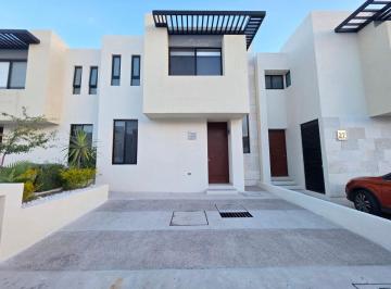 Casa de 3 habitaciones, El Marqués · Casa en Renta en Zibata, Condominio Azhala, 3 Habitaciones Mas Estudio