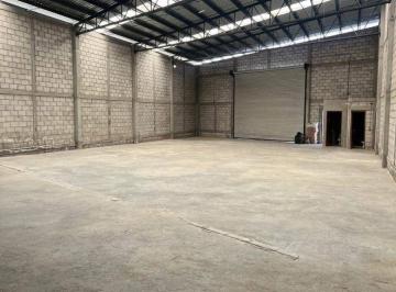 Bodega comercial de 1 habitación, El Marqués · Bodega en Renta de 450 m² en Cumbres de Conin