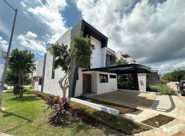 Casa · 254m² · 4 Recámaras · 2 Estacionamientos · Casa Nueva, en Esquina en Rio Residencial / New Corner Lot Home in Rio