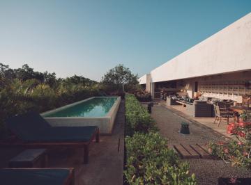 Casa · 3 Recámaras · Casa Diseñada por Guillermo Alcocer a Solo Pasos del Centro de Bienestar Holistika Tulum