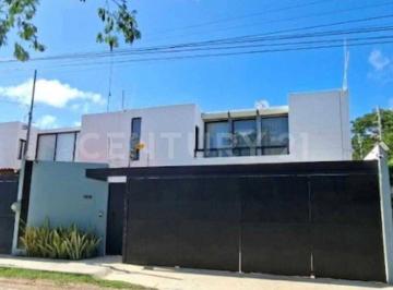 Casa · 216m² · 3 Recámaras · 4 Estacionamientos · Casa en Renta con Alberca y Paneles Solares en Margaritas Cholul, Mérida