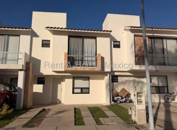Casa de 3 habitaciones, El Marqués · Renta Casa en El Mirador 3 Recamaras 3 Baños Privada con Seguridad