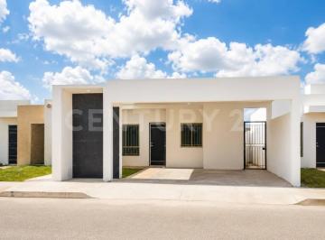 Casa · 65m² · 2 Recámaras · 2 Estacionamientos · Casa en Venta en Fraccionamiento Los Heroes Merida Yucatan