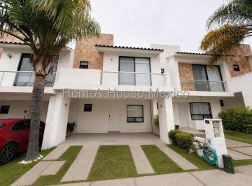 Casa de 3 habitaciones, El Marqués · Venta Casa en El Mirador Dentro de Privada 3 Recamaras 3 Baños Estudio