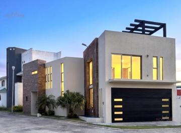 Casa · 257m² · 3 Recámaras · 2 Estacionamientos · Casa en Venta 3 Recámaras con Jardín | Real Mandinga
