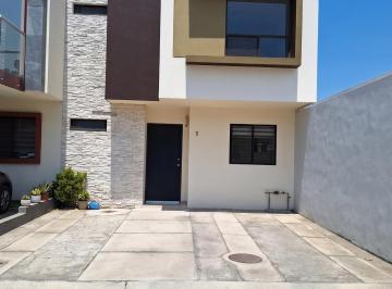Casa de 3 habitaciones, Zapopan · Casa en Venta en Fracc. Campo Real, Zapopan