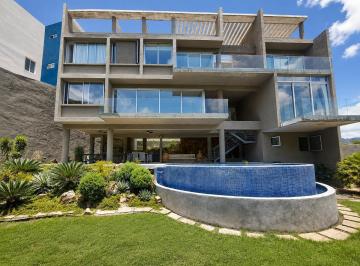 Casa · 811m² · 4 Recámaras · 4 Estacionamientos · Residencia de Lujo con Vista a La Montaña | Landa + Suberville | Sierra Alta