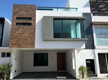 Casa · 218m² · 3 Recámaras · 2 Estacionamientos · Casa en Venta El Suspiro, Plaza San Diego