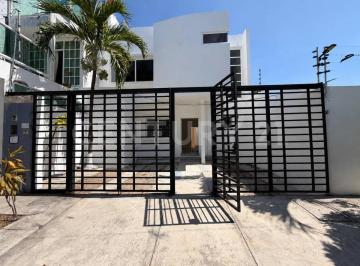 Casa · 156m² · 3 Recámaras · 2 Estacionamientos · Casa en Venta en Supermanzana 50 | Av La Luna - Nichupte