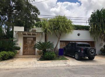Casa · 1284m² · 3 Recámaras · 2 Estacionamientos · Exclusiva Propiedad en Residencial Campestre