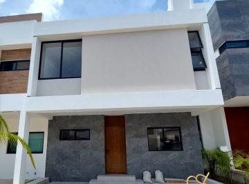 ¿Has pensado vivir en un lugar donde tu familia disfrute de seguridad 24/7, un a · Casa en Venta en Residencial Arbolada, Cancún