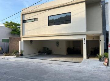 Casa · 480m² · 4 Recámaras · 4 Estacionamientos · Casa en Lomas del Valle