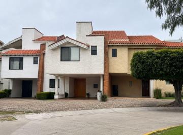 Casa de 3 habitaciones, León · Casa en Venta en Bosques del Refugio Leon, Gto. Zona Norte Sobre Blv. Campestre.