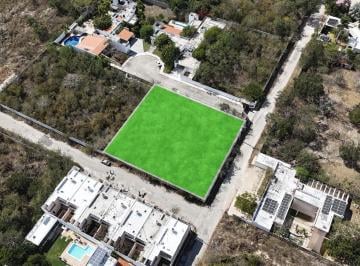 Terreno / Lote · 2000m² · Venta Enorme Terreno de 2,000 m² en Esquina en Temozon Norte Calles Pavimentadas Zona Residencial