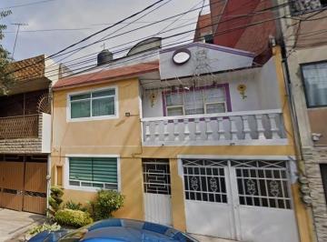 Casa de 4 habitaciones, Azcapotzalco · Casa en Venta en Azcapotzalco Junto a Calzada Camarones y Metro Camarones