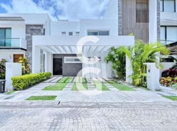 Casa · 260m² · 3 Recámaras · 2 Estacionamientos · Casa en Venta en Cancun en Residencial Aqua con Alberca y 3 Recámaras