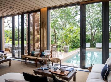 Villa · 591m² · 5 Recámaras · 2 Estacionamientos · Villa de Ensueño: 5 Recs. con Vista Al Golf y Acceso Privado Al Club de Playa