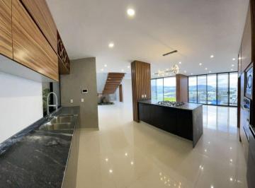 Casa de 4 habitaciones, San Pedro Tlaquepaque · Casa en Venta con Espectaculares Vistas y Alberca