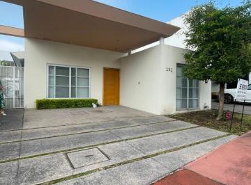 Casa de 3 habitaciones, Tlajomulco de Zúñiga · Casa en Renta en La Rioja