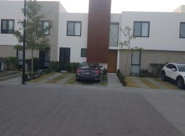 Casa · 2 Recámaras · 2 Estacionamientos · Casa en Fraccionamiento Altos Juriquilla