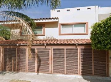 Casa de 4 habitaciones, Zapopan · Venta de Casa en C. Rinconada del Camichin Real de Valdepeñas Zapopan Jal