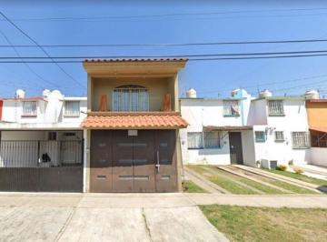 Casa de 3 habitaciones, Zapopan · Venta de Casa en Jardines del Valle, Zapopan, Jalisco