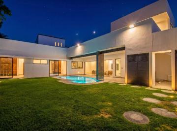 Casa de 4 habitaciones, Emiliano Zapata · Casa en Venta de 3 Recámaras, un Estudio, 4 Baños, Alberca Privada