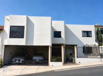 Casa · 293m² · 3 Recámaras · 2 Estacionamientos · Casa en Venta Lomas del Campestre