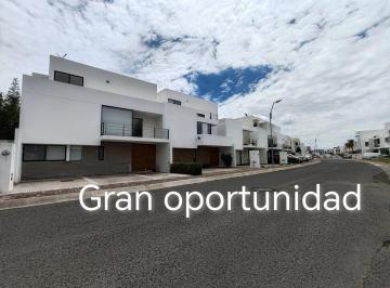 1e5637ab500ac8a378aca72216f93bbdcf9553c80f16fb3271fb970b8c2153f6 · Casa de 4 Recámaras c/u con Baño, Cuarto de Servicio, Roof Garden y Jardín