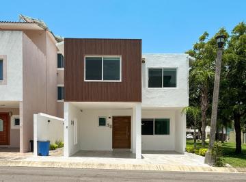 Casa · 3 Recámaras · 2 Estacionamientos · Casa en Renta en Fracc Lomas Residencial