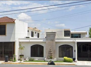 Casa de 4 habitaciones, Monterrey · Casa en Venta en Monterrey en Zona Urbanizada y de Facil Acceso
