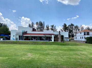 Casa · 605m² · 4 Recámaras · 10 Estacionamientos · Venta de Casa en Residencial Granjas Tequisquipan