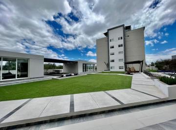 Departamento · 142m² · 3 Recámaras · 2 Estacionamientos · Venta de Departamento en Cumbres del Lago